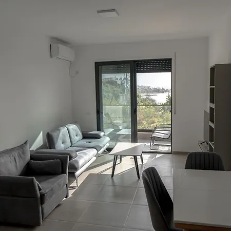 Crystal Radhime Vlorë