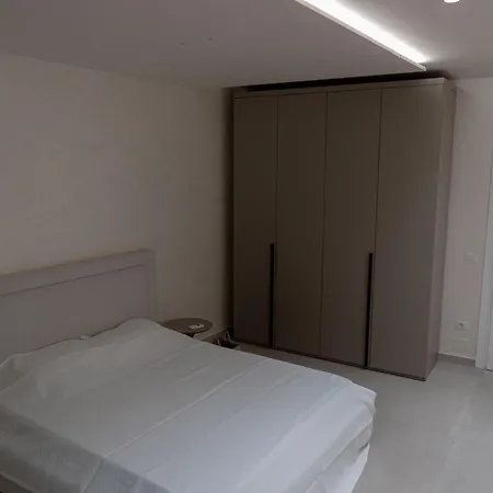 Crystal Radhime Vlorë