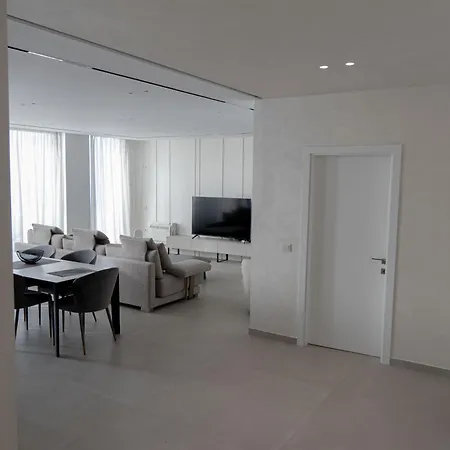 Crystal Radhime Vlorë