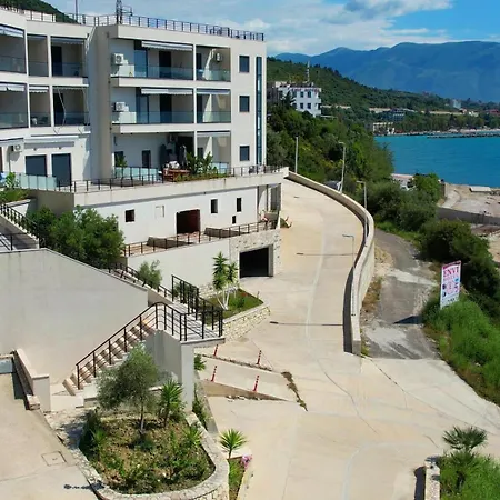 Crystal Radhime Vlorë