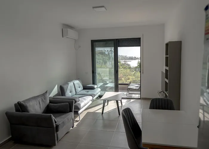 Crystal Radhime Vlorë